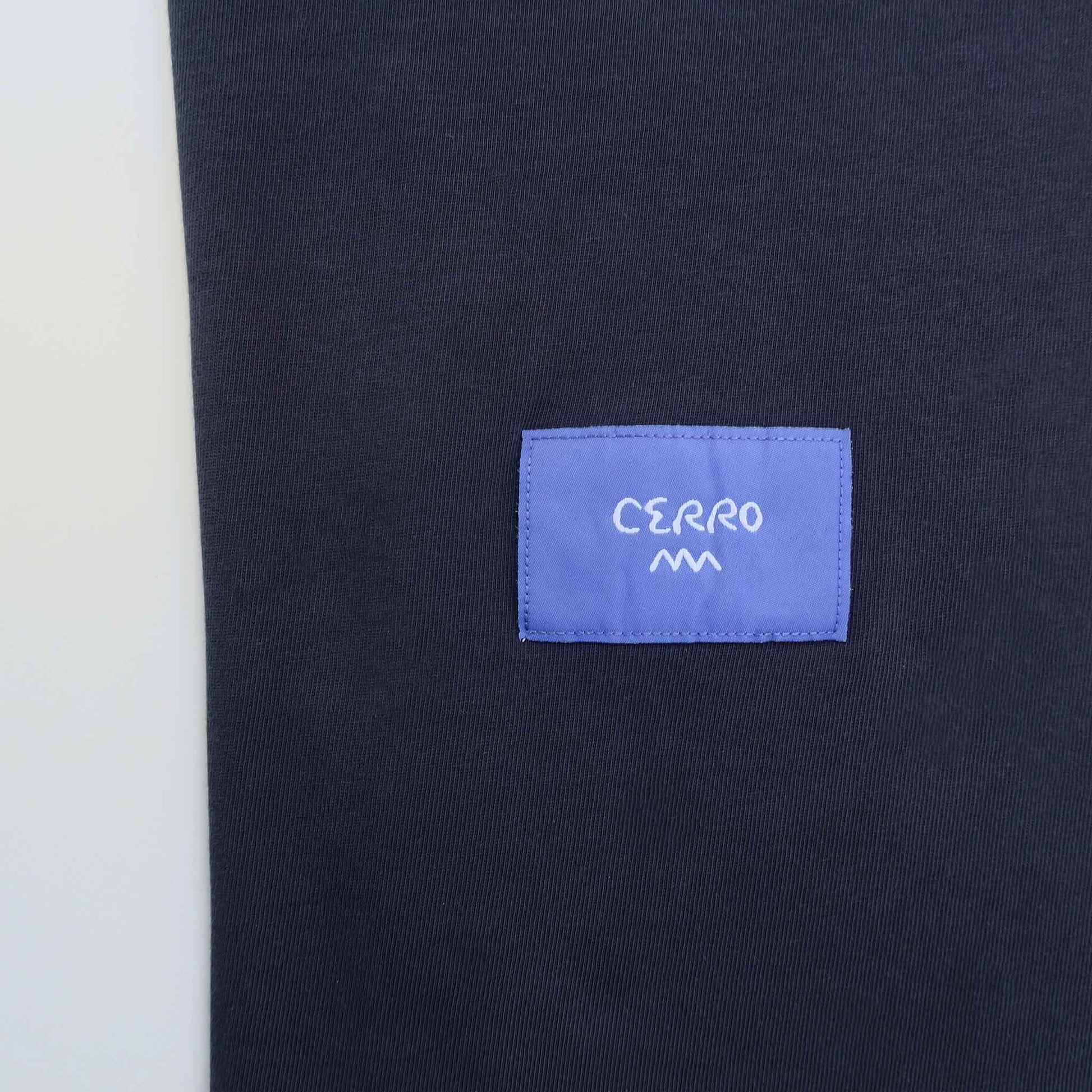 Navy blue fabric with a blue label featuring 'Cerro' branding.